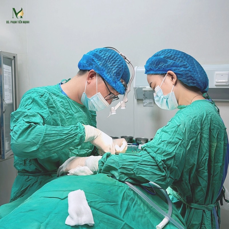 Cơ sở thẩm mỹ uy tín sẽ hạn chế hút mỡ bụng bị lỗi lõm (Nguồn: MD Change Life)
