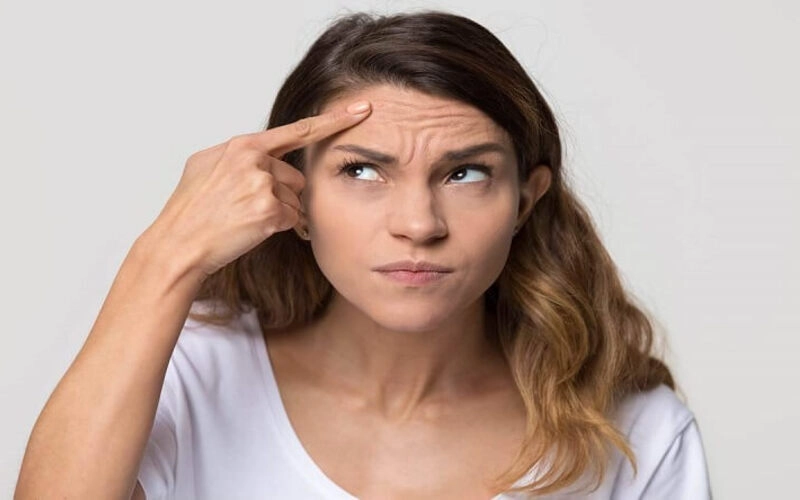 Nếp nhăn cau mày (Nguồn: Internet)