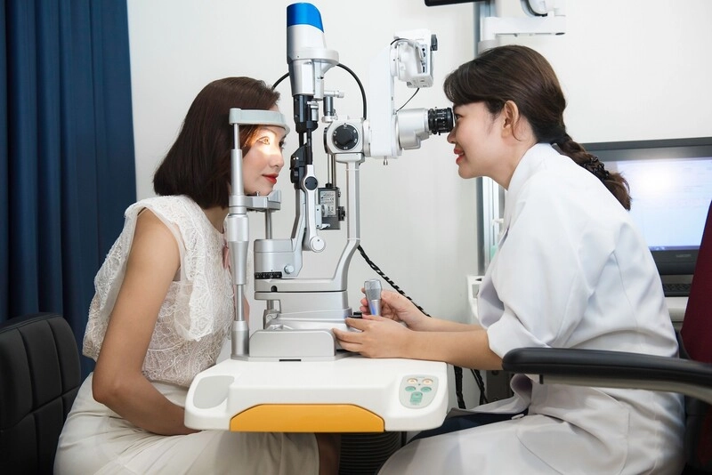 Chú trọng việc khám mắt định kỳ để phòng ngừa các bệnh về mắt ( Nguồn: Internet )